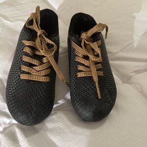 DSG little boys spikes. For soccer. Excellent condition. Size 8.